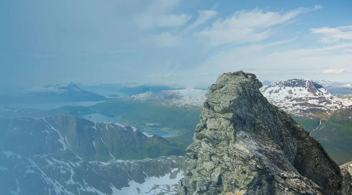 Imagen de portada de «La Cima Más Difícil: Kilian Jornet presenta Fundación para preservar las montañas».
