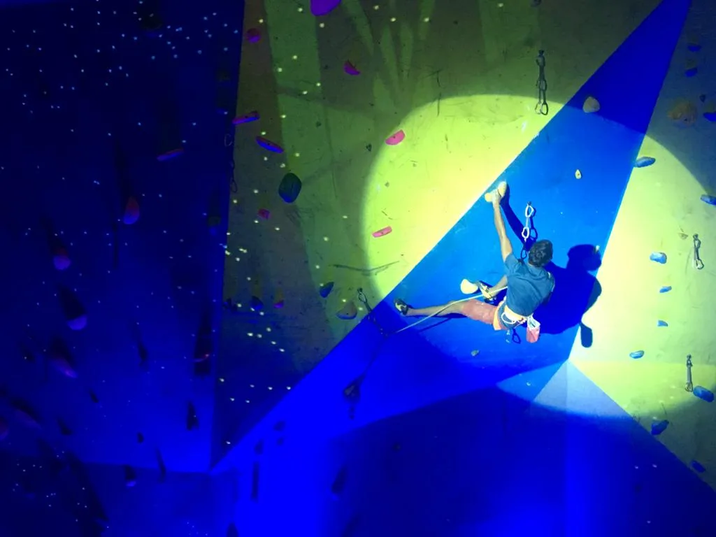Imagen de portada de «Larissa Arce y Thor Villegas ganan en el Night Climbing, Costa Rica».