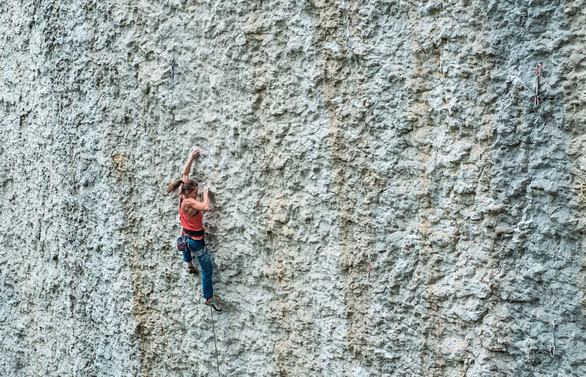 Imagen de portada de «Otro 9a femenil: Barbara Zangerl encadena Speed Integrale en Suiza».