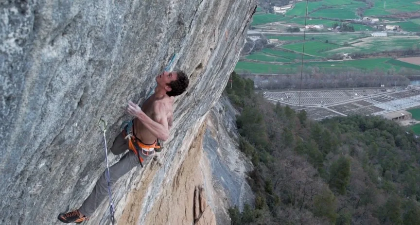 Imagen de portada de «Matty Hong encadena Fight or Flight (5.15b) en Oliana, España».