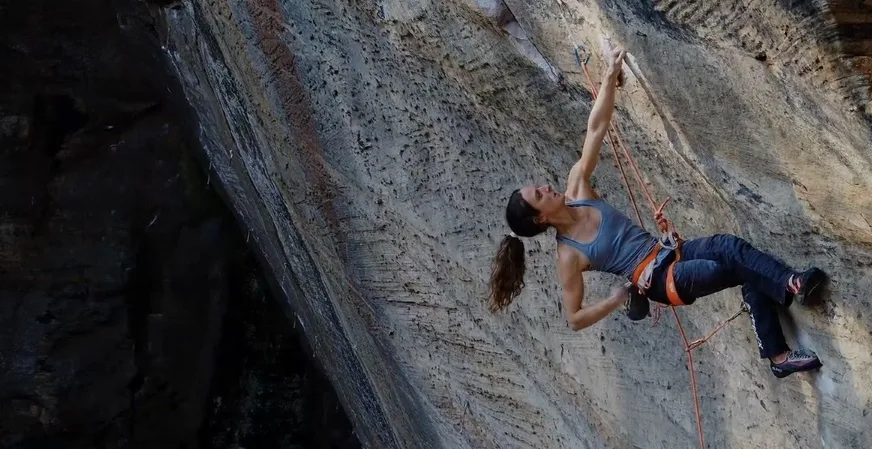 Imagen de portada de «Cuatro escaladoras encadenan 5.14c en Red River Gorge».