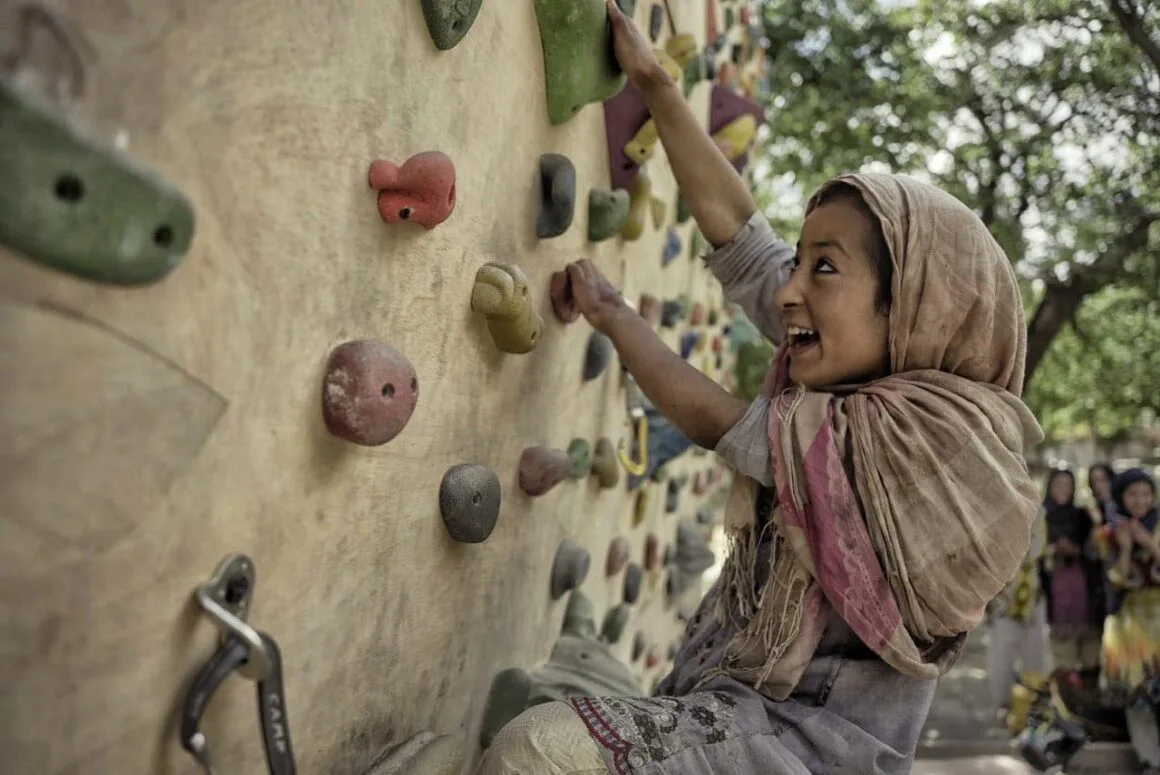 Imagen del archivo de «Climbing for a Reason cumple sueño de Juan Pablo Mohr en Pakistán: escalada para mujeres».
