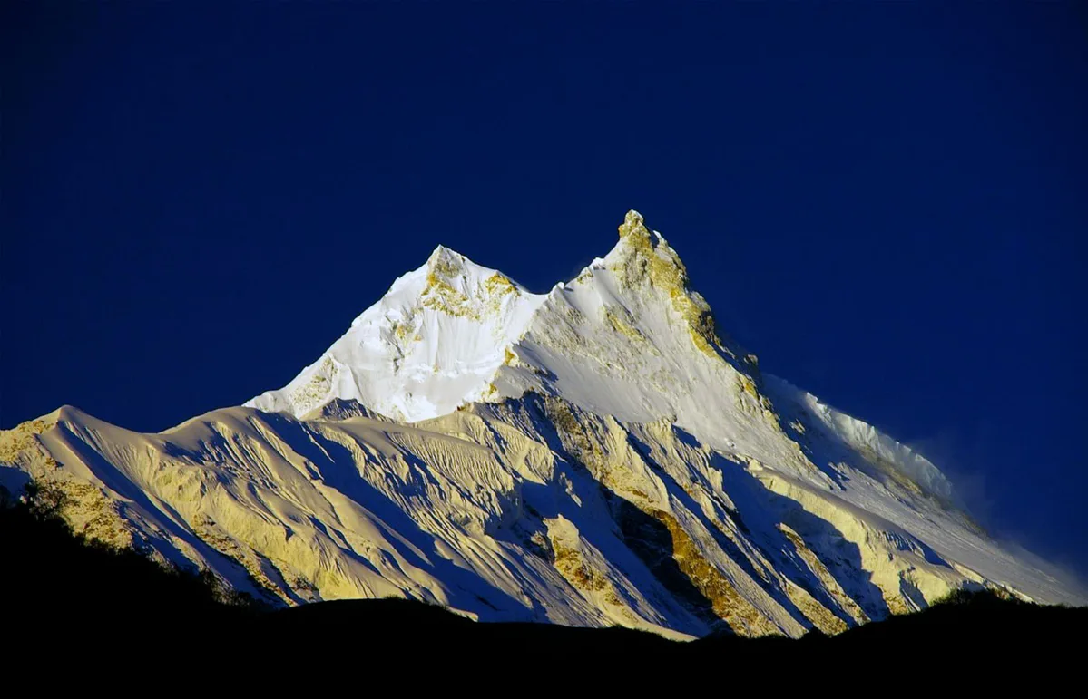 Imagen de portada de «Daniel Araiza encumbra Manaslu sin oxígeno suplementario y logra su primer 8mil».