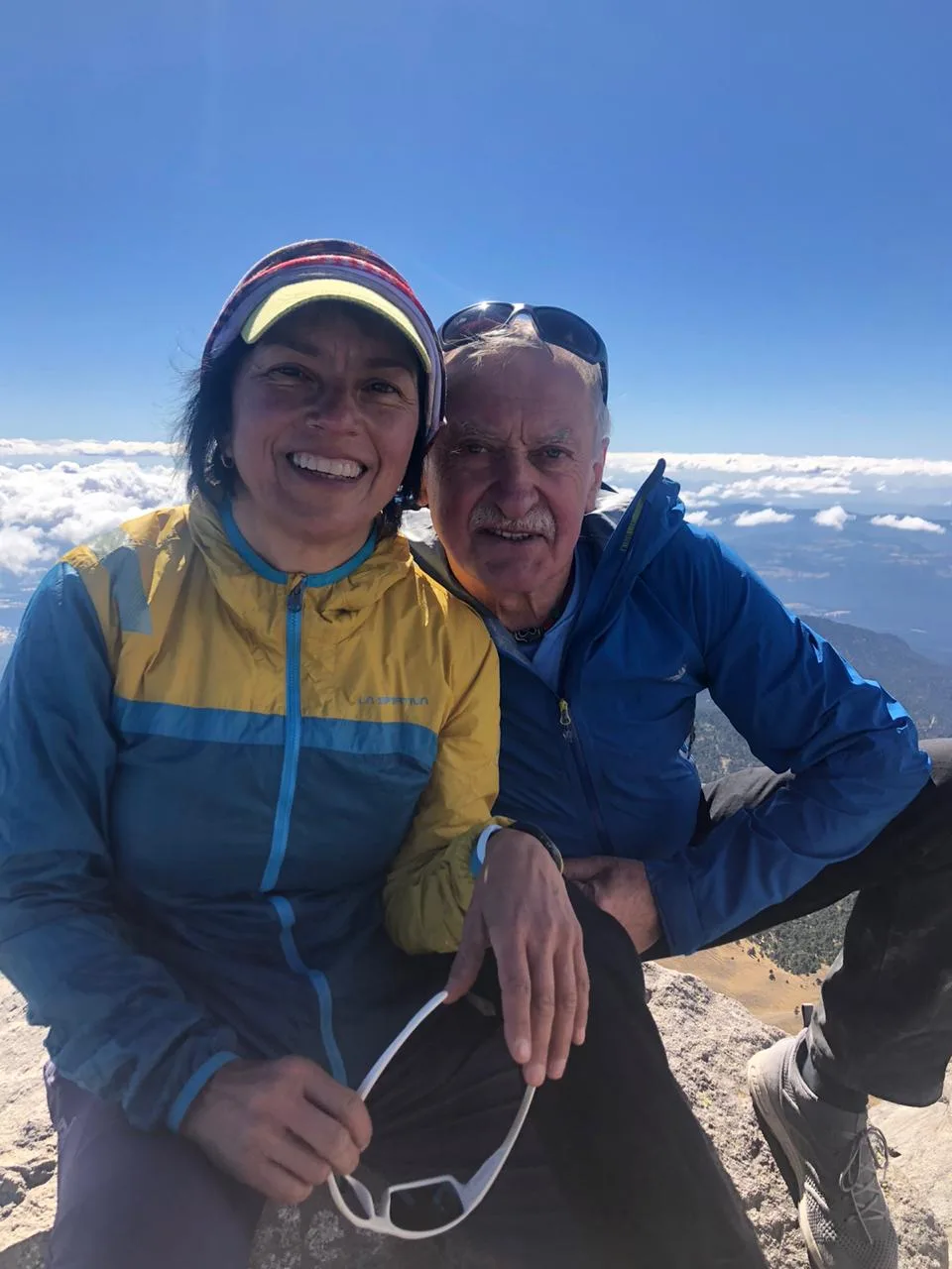 Foto: Elsa Ávila y Krzysztof Wielicki en la cumbre del nevado de toluca