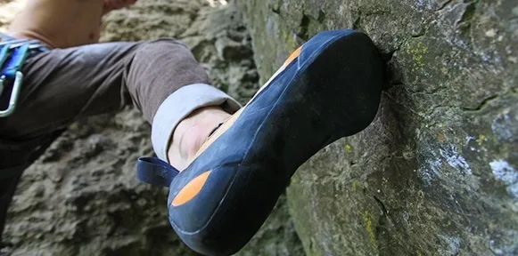 Imagen de portada de «¿Qué tan apretados se deben usar los tenis de escalada?».