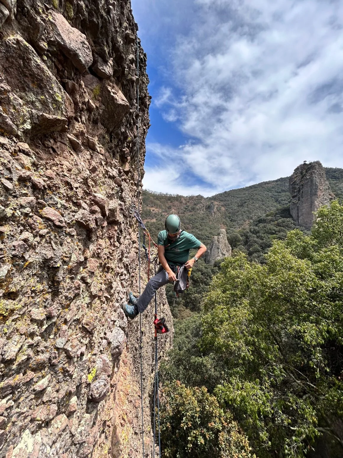 Imagen del archivo de «¿Cuánto cuesta una ruta de escalada? Revalorizando el trabajo del equipador».