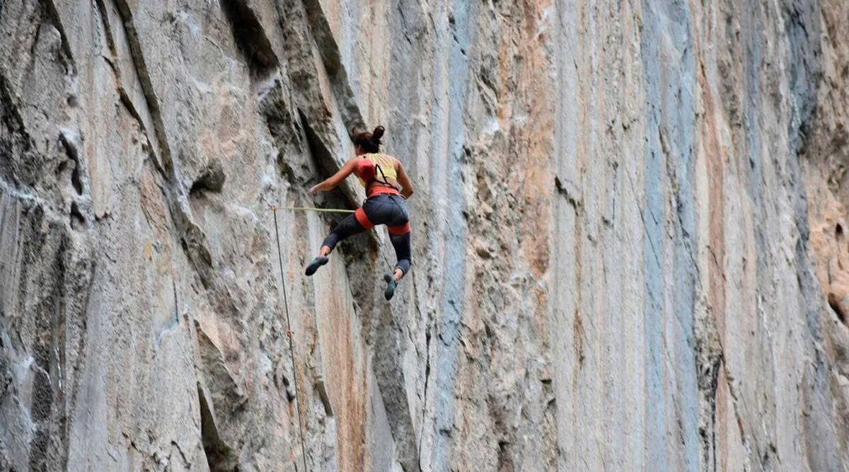 Imagen de portada de «Deportes outdoor: ¿deportes extremos?, ¿cómo nos ven los medios?».