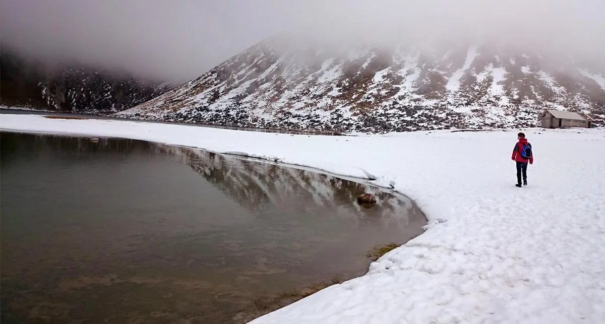 Imagen de portada de «Actualización: Disminuye la nieve en las montañas, accesos aún limitados».