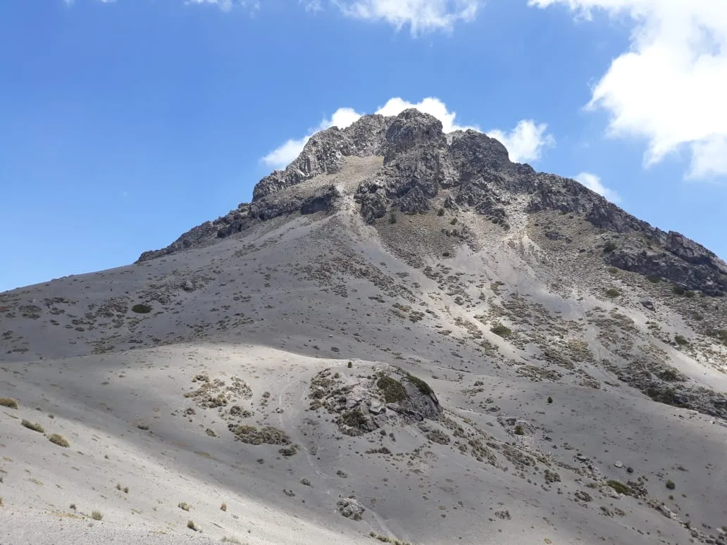 Imagen de portada de «Nevado de Colima: extremar precauciones en ascenso por la ruta sur».