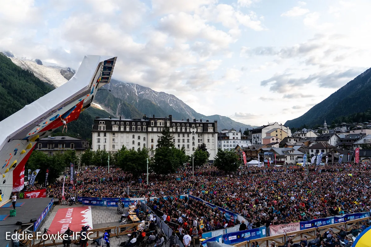Imagen de portada de «Adam Ondra y Chaehyun Seo ganan Copa del Mundo de ruta en Chamonix».