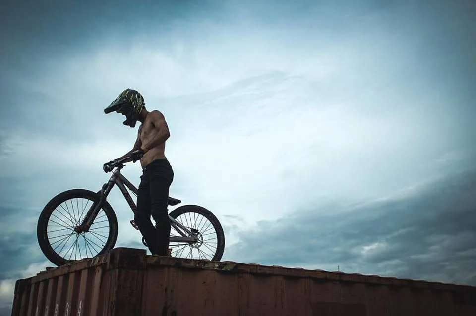 Imagen de portada de «"Johny" Salido: "lo que más me gusta del mountain bike es quién me rodea" #TrekMBFilm».