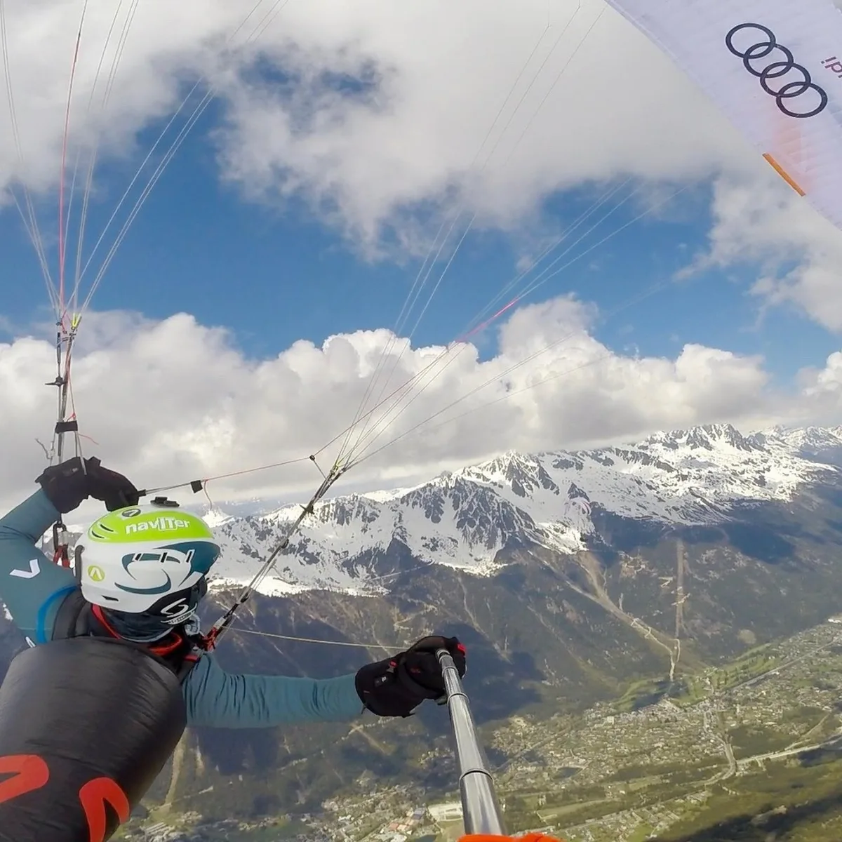 Imagen de portada de «Mexicano vuela en parapente la Red Bull X-Alps y logra el 16º lugar».