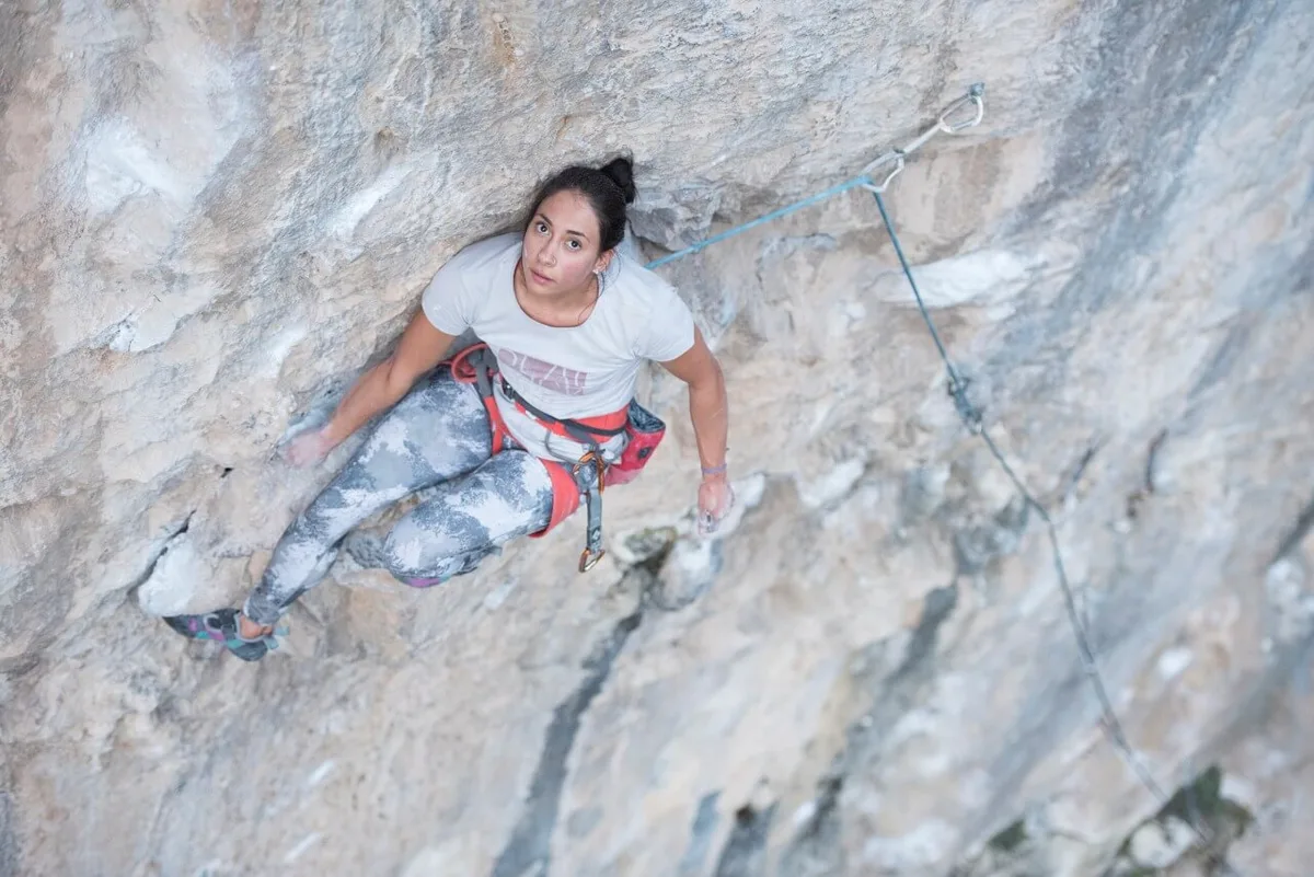 Imagen de portada de «Un día escalando en El Salto, NL: tips de Mariana Fierro para disfrutar el paraíso».