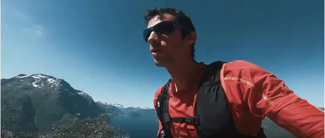 Imagen de portada de «A long day out: acompaña a Kilian a correr 168km por Noruega».