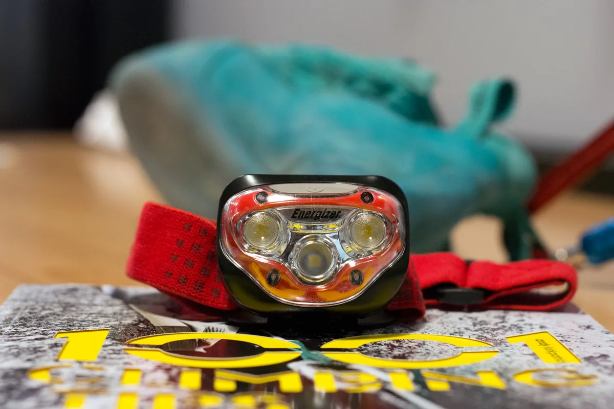 Imagen de portada de «Revisamos: lámpara frontal Energizer Vision HD; accesible y de batalla».