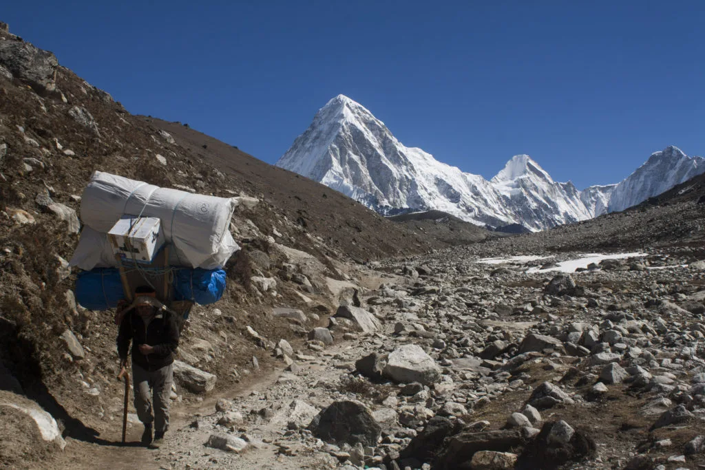 Imagen del archivo de «21 cumbres al Everest: Apa Sherpa y el récord en la cima del mundo».