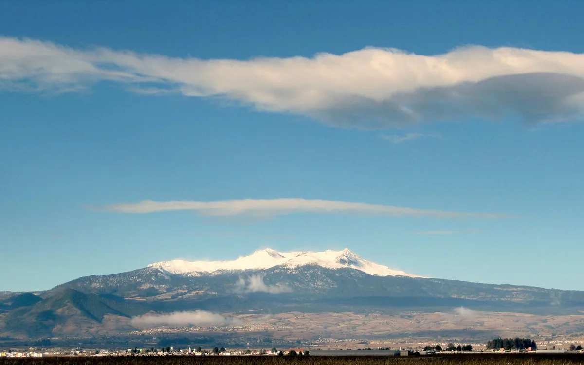 Imagen de portada de «Fallecen guía y cliente en el Nevado de Toluca».