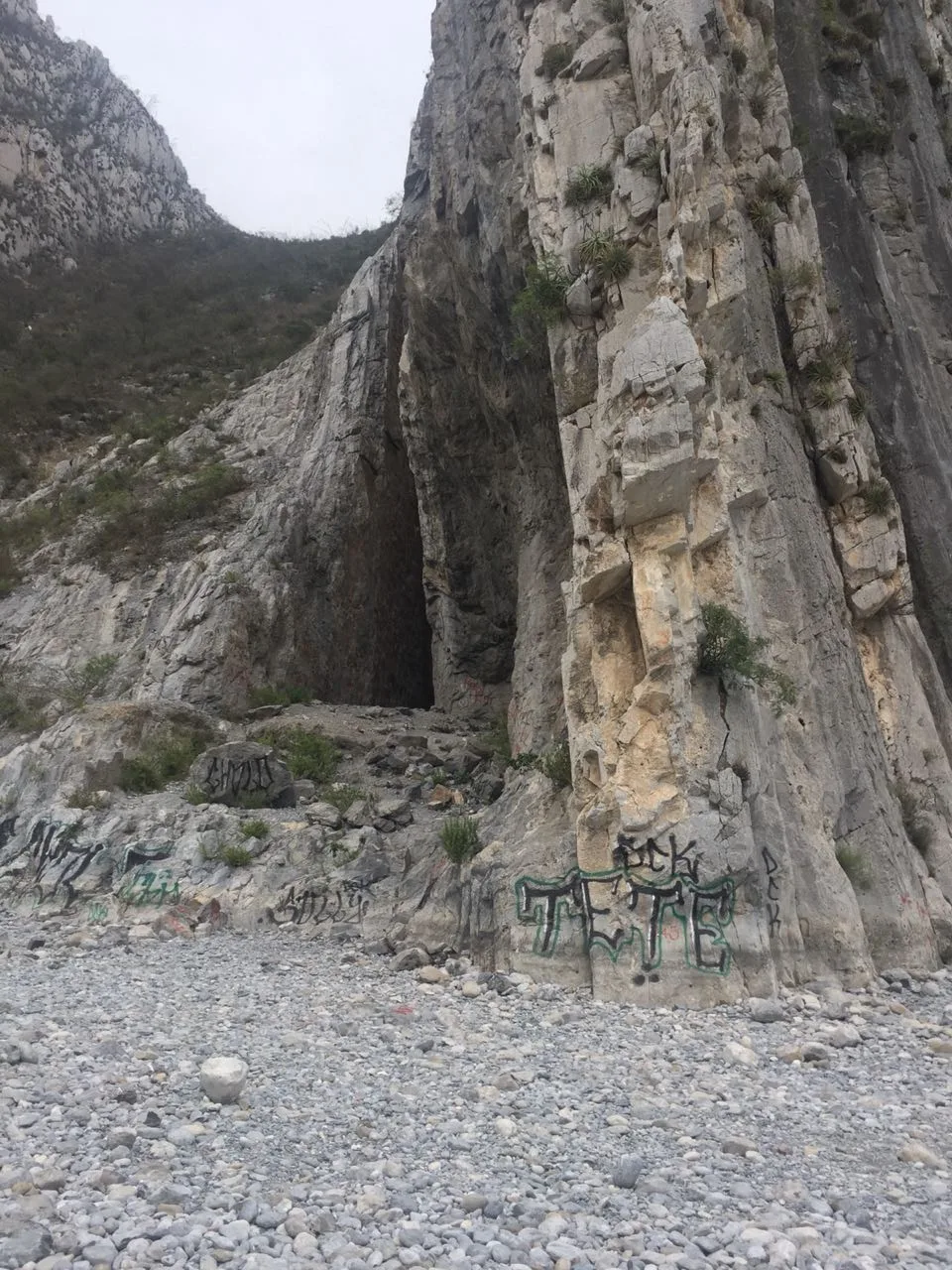 Imagen del archivo de «Washteca: un proyecto de limpia de graffitis en la Huasteca, Nuevo León».