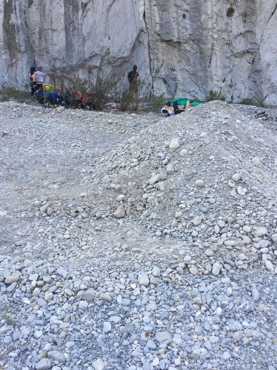 Imagen del archivo de «Escaladores y medios frenan saqueo de piedra en La Huasteca».