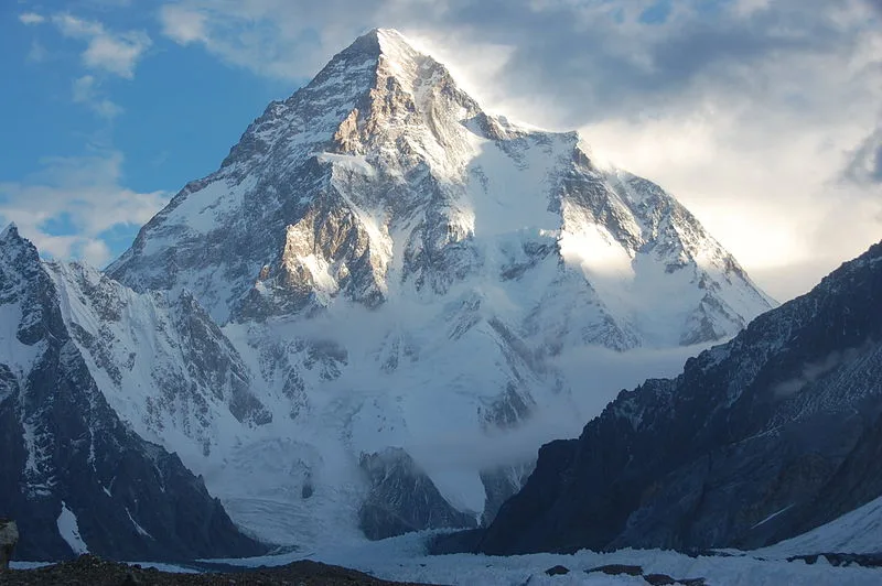 Imagen de portada de «Cima del K2 invernal permanecerá virgen: las dos expediciones se retiran».