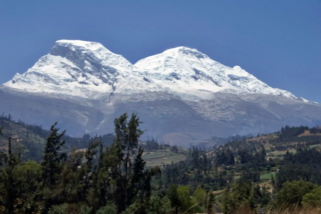 Imagen de portada de «Confirman desaparición de dos mexicanos durante avalancha en Huascarán».