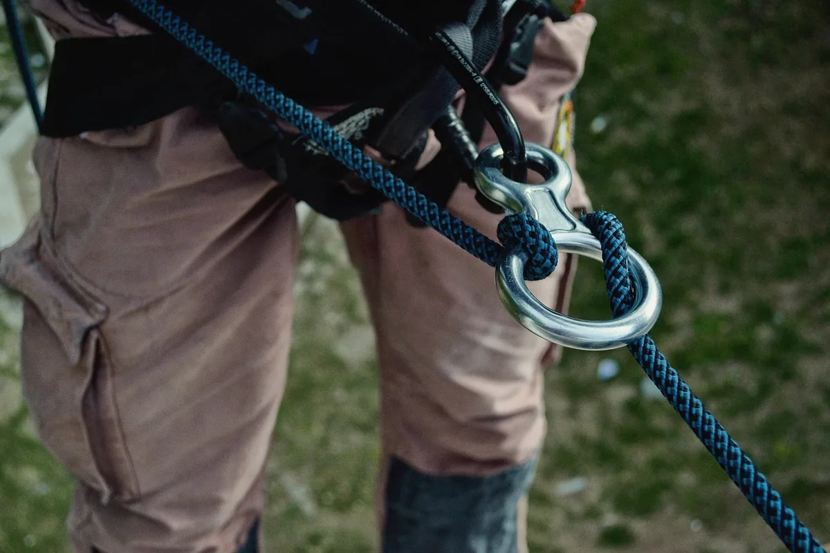 Imagen de portada de «Consejos outdoor: ¿cómo elegir la cuerda de escalada correcta?».