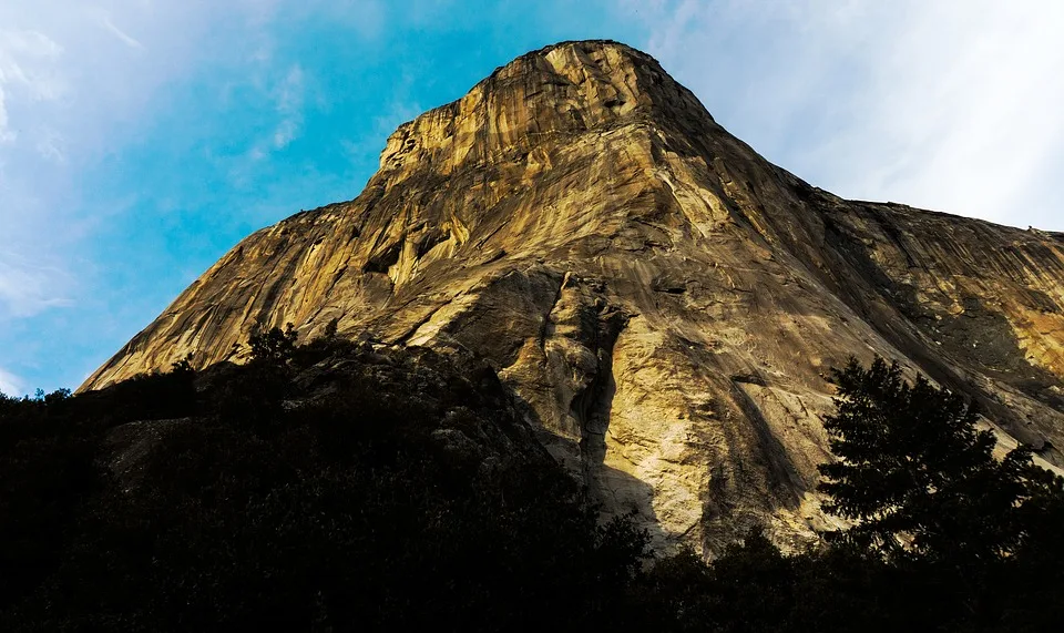 Imagen de portada de «Histórico: Alex Honnold escaló en solo El Capitán».