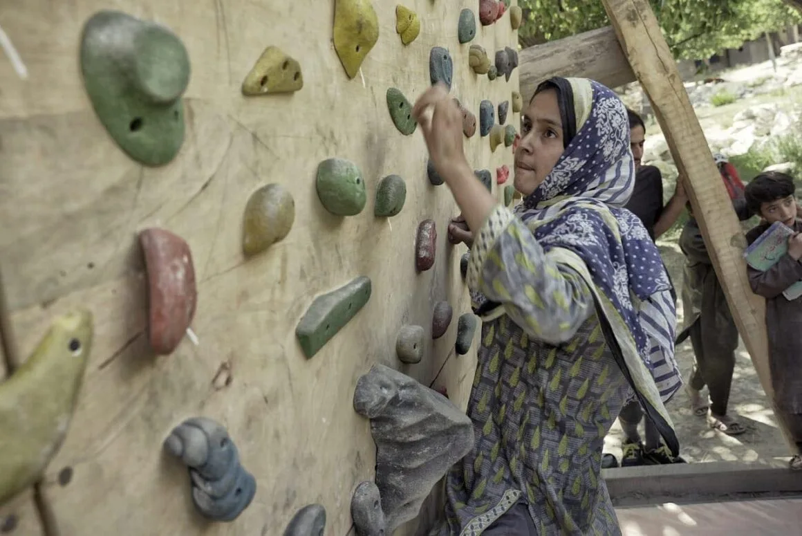 Imagen del archivo de «Climbing for a Reason cumple sueño de Juan Pablo Mohr en Pakistán: escalada para mujeres».