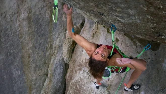 Imagen de portada de «Melissa Le Nevé realiza primer ascenso femenil de Action Directe 5.14d».