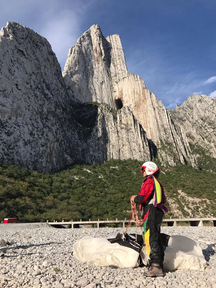 Imagen del archivo de «Entrevista a Paloma Oliveira, primera mujer en realizar Salto Base en el Pico Independencia».