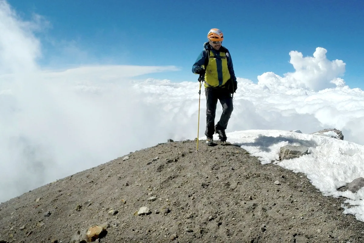 Imagen de portada de «Héctor Ponce de León rompe récord de 0 a 5,636msnm en Pico de Orizaba».