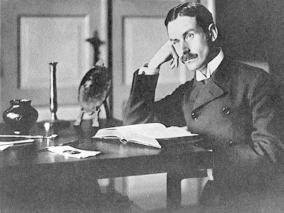 Portraetaufnahme von Thomas Mann 1905 en Wikipedia Commons