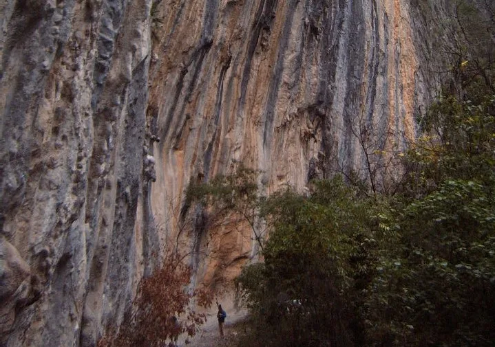 Imagen de portada de «INAH prohíbe la escalada en el sector Las Animas área A de El Salto».