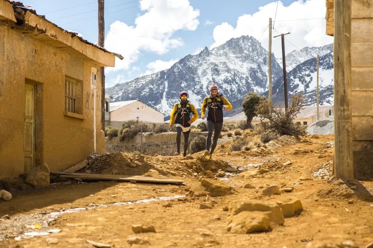 Imagen de portada de «Diarios de libertad y trail running: Aire Libre corre Bolivia».