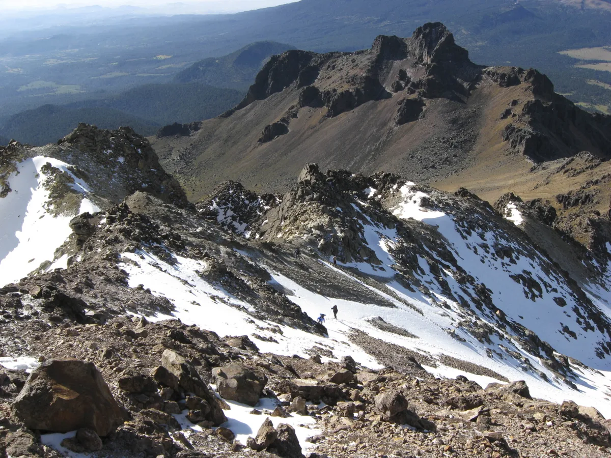 Imagen de portada de «Fallece por causas naturales turista extranjero en Iztaccíhuatl».
