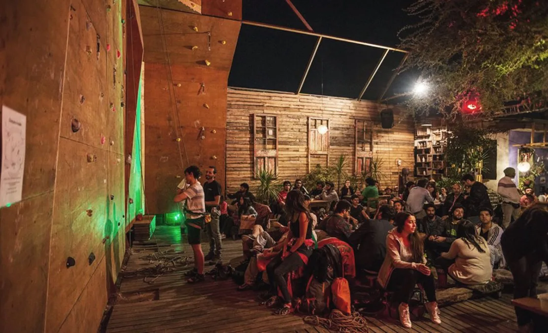 Imagen de portada de «Se inaugura un nuevo Climb-Bar, muy al estilo europeo».