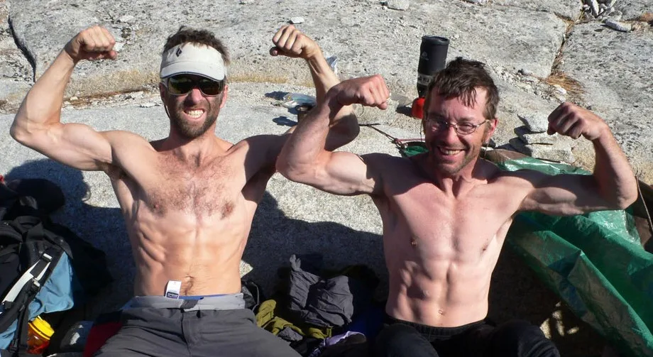 Imagen de portada de «Brother’s Wild: Timmy O’Neill y su hermano escalan contra la adversidad».