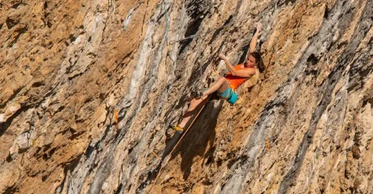 Imagen de portada de «La escaladora Anak Verhoeven se lleva Joe Mama 5.15a, en Oliana».
