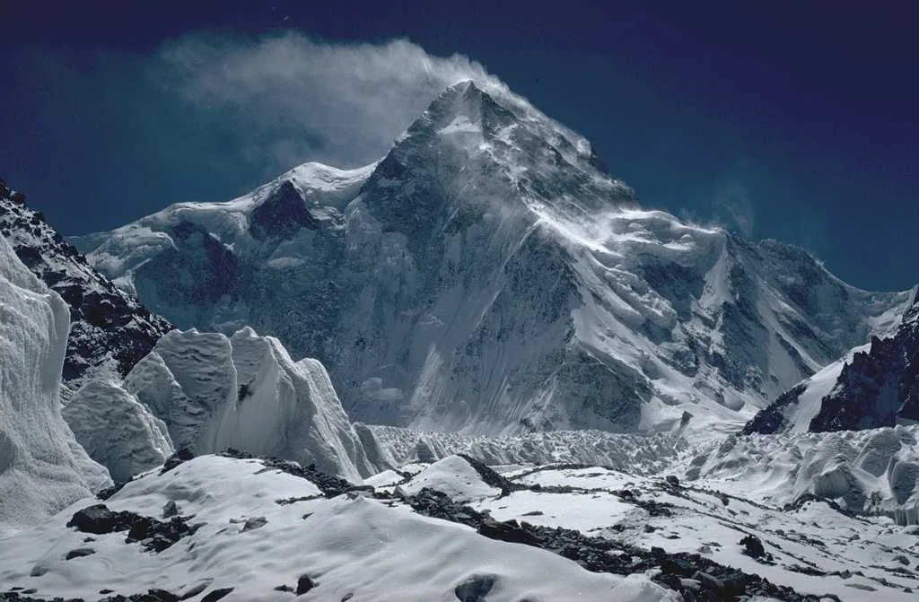Imagen de portada de «Alex Txikon intentará primera cumbre invernal al K2».