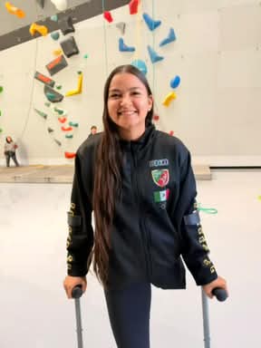 Retrato de Erika García en un gimnasio de escalada