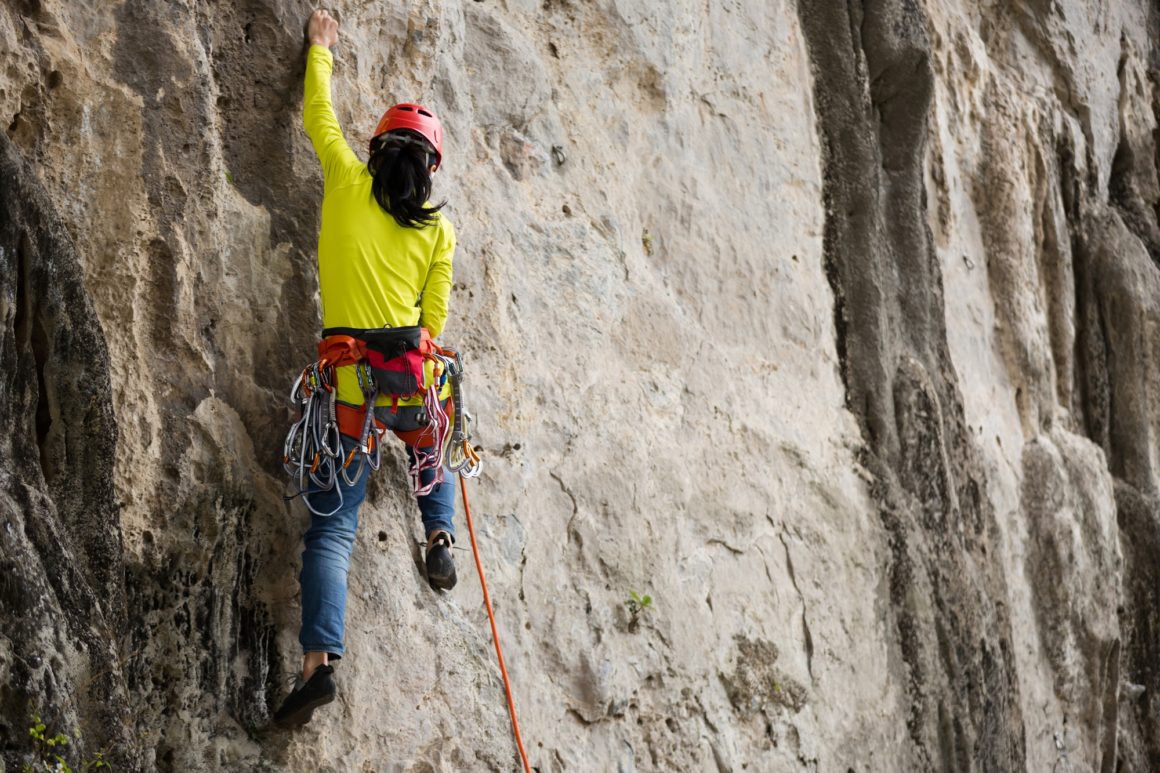 Cómo elegir tu arnés para escalada y actividades de montaña 